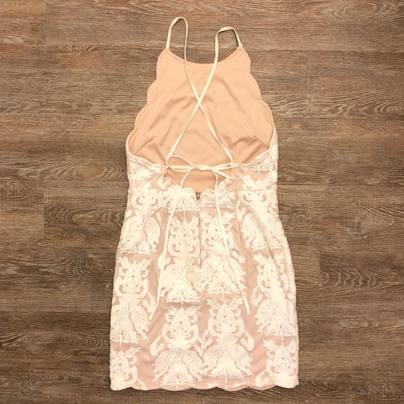 Beautiful Dress - Picture 2 of 4